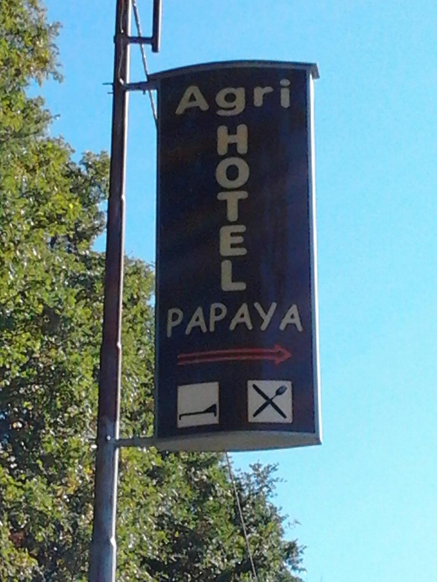 Agrihotel Papaya San Pietro Apostolo エクステリア 写真