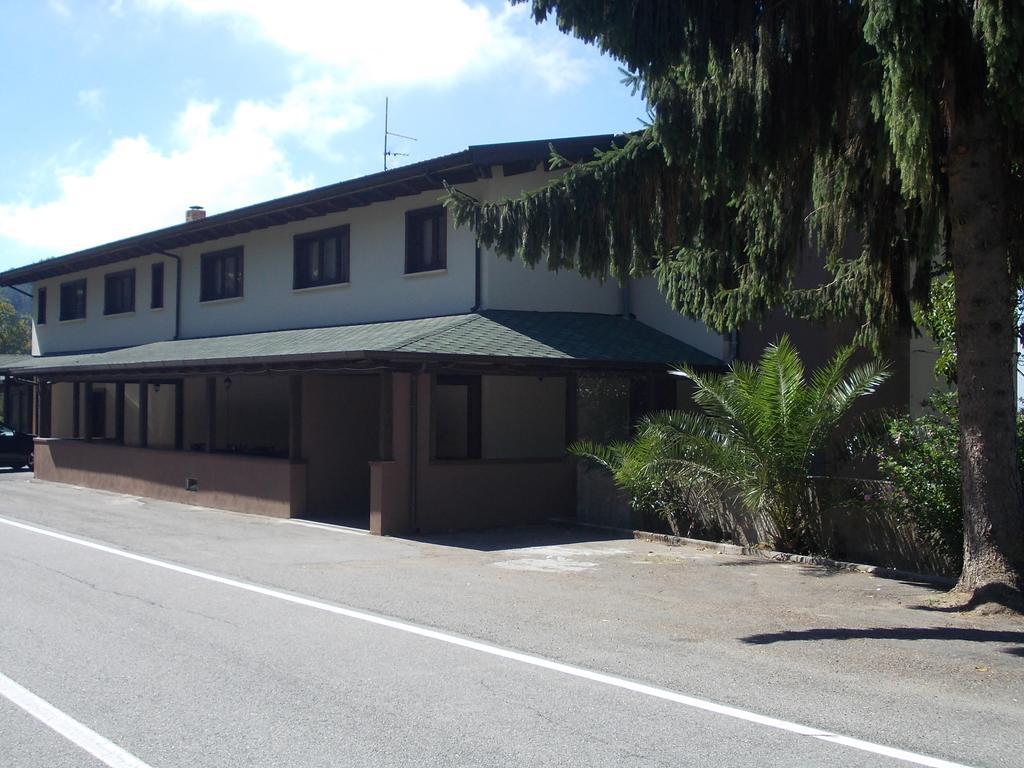 Agrihotel Papaya San Pietro Apostolo エクステリア 写真