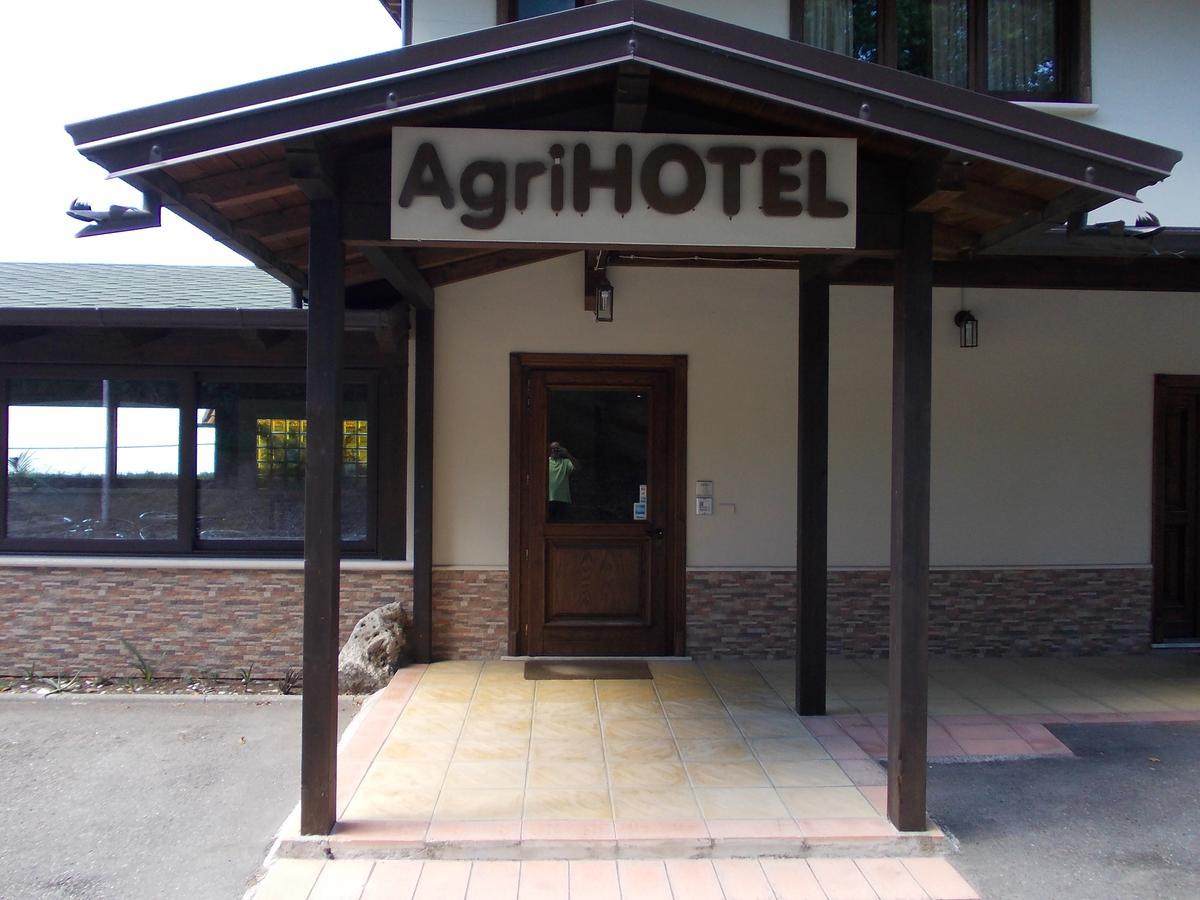 Agrihotel Papaya San Pietro Apostolo エクステリア 写真